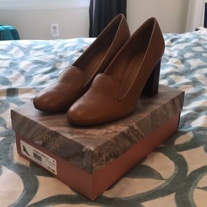 Albright Franco Sarto Whiskey Pumps